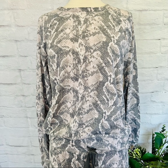 Snake Print Lounge Set - Picture 2 of 11